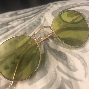 Green metal round sunglasses